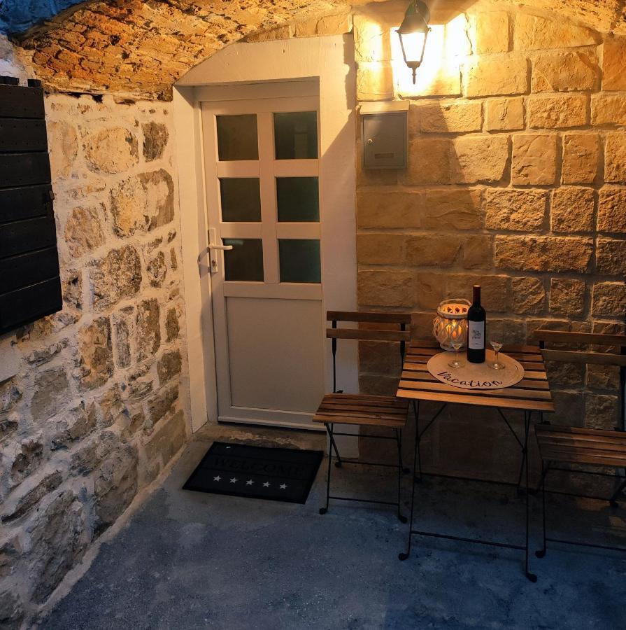 Stone House Lovric Apartamento Kaštela Exterior foto