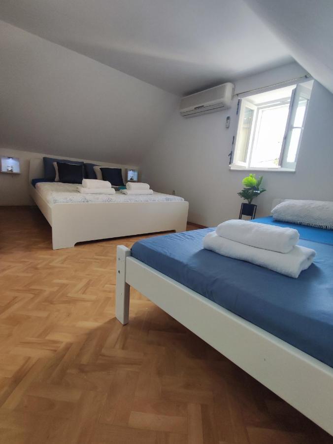 Stone House Lovric Apartamento Kaštela Exterior foto